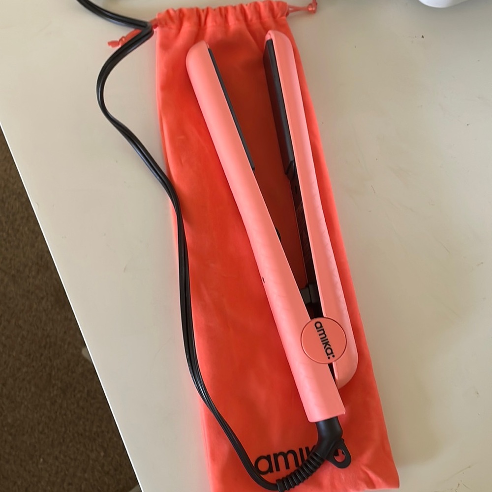 Amika flat iron